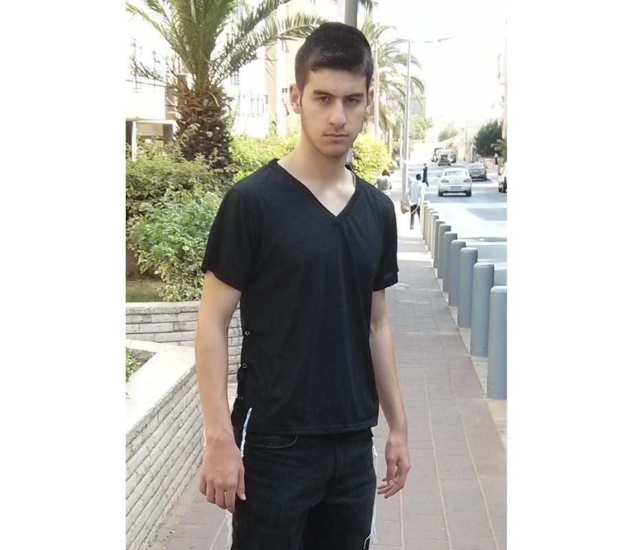 Mens T-shirt with Attached Kosher Tzitzit - Black